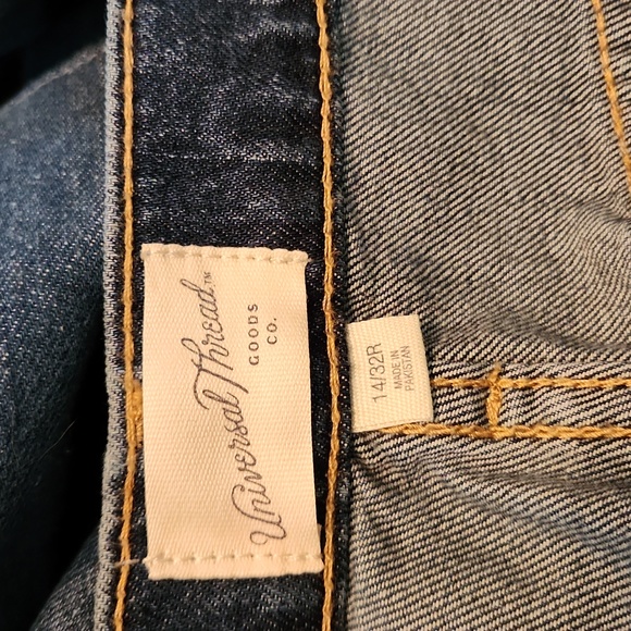 Universal Thread Boyfriend - Slim Hip & Thigh, Tapered Leg, 100% Cotton - Picture 9 of 12